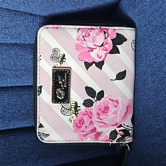 Betsey Johnson Bee Wallet - Picture 1 of 5